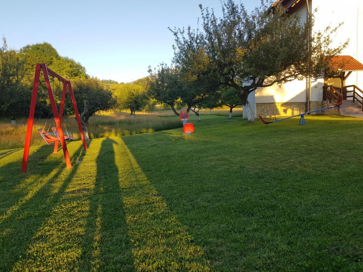 Pensiunea Din Livada Μπραν Εξωτερικό φωτογραφία